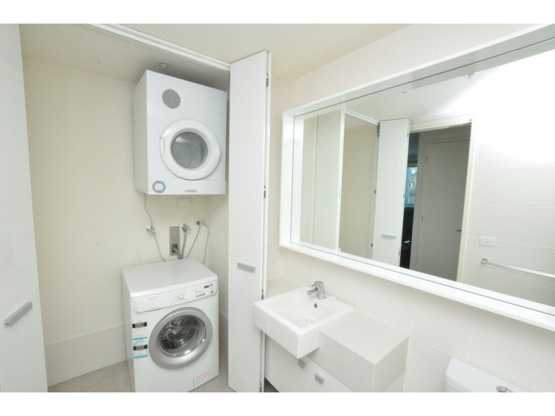 REF 23303/180 City Road, Southbank VIC 3006