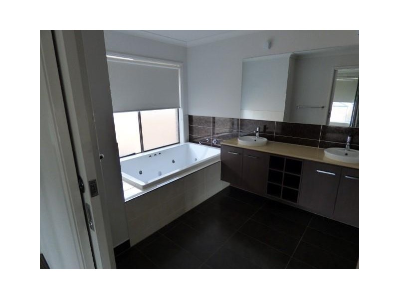 24 Fireside Avenue, Point Cook VIC 3030