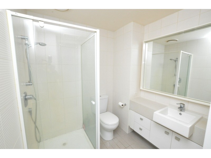 REF 23310/63 Whiteman Street, Southbank VIC 3006