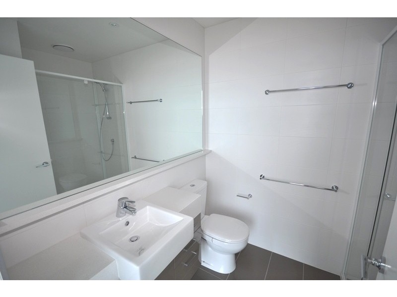 REF 23317/241 City Road, Southbank VIC 3006