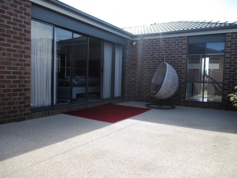 11 Foxall Walk, Point Cook VIC 3030