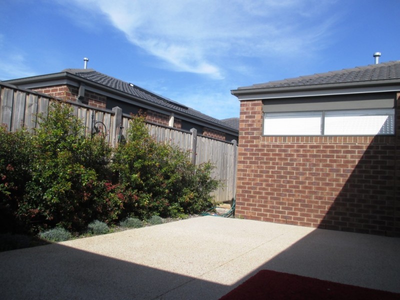 11 Foxall Walk, Point Cook VIC 3030
