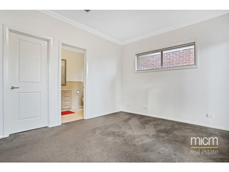 15 Float Place, Point Cook VIC 3030