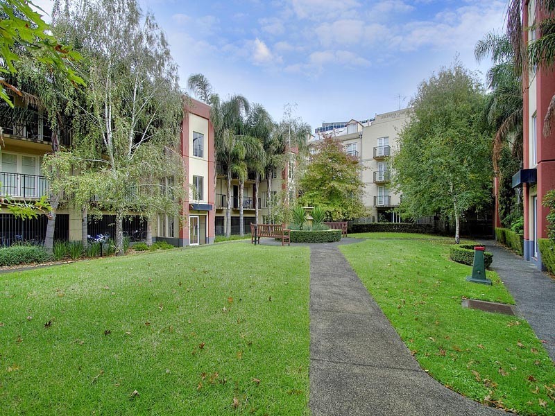 REF 23343/58 Leicester Street, Carlton VIC 3053