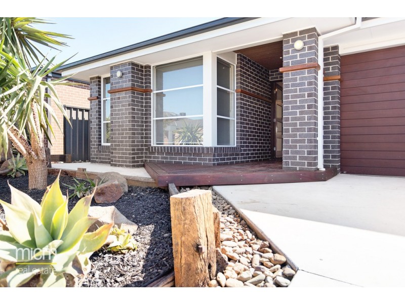 8 Rona Road, Point Cook VIC 3030