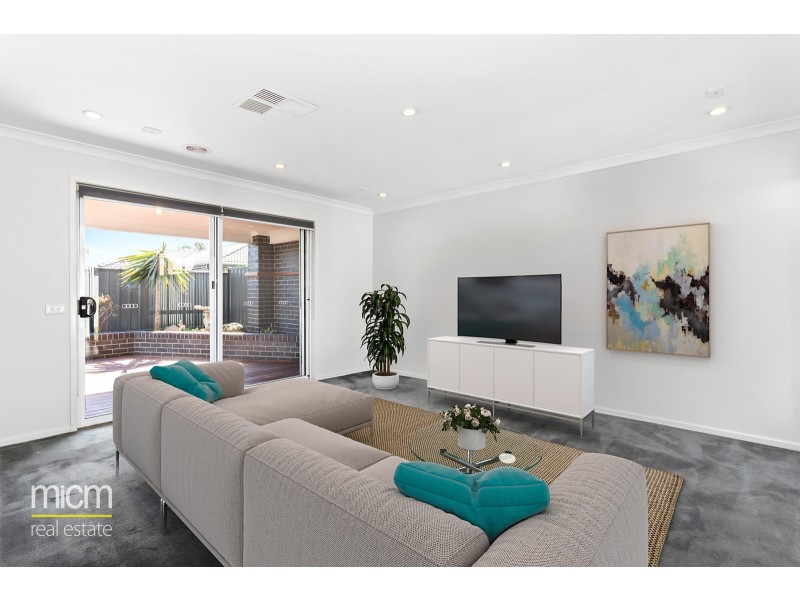 8 Rona Road, Point Cook VIC 3030