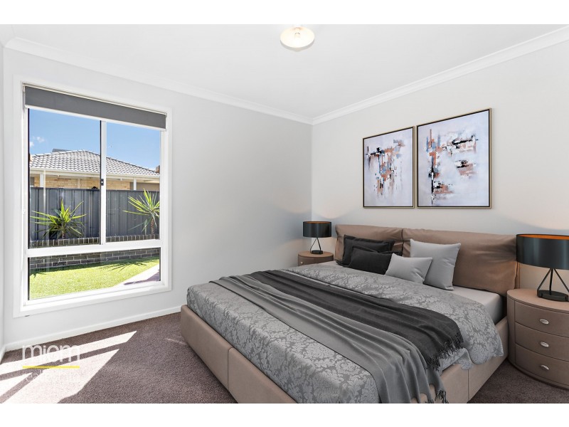 8 Rona Road, Point Cook VIC 3030