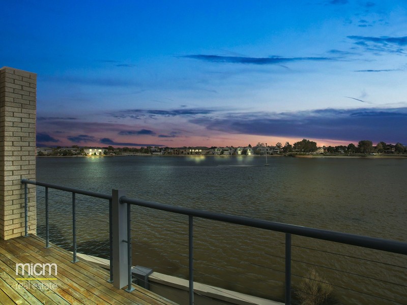 83 Broadbeach Circuit, Sanctuary Lakes VIC 3030