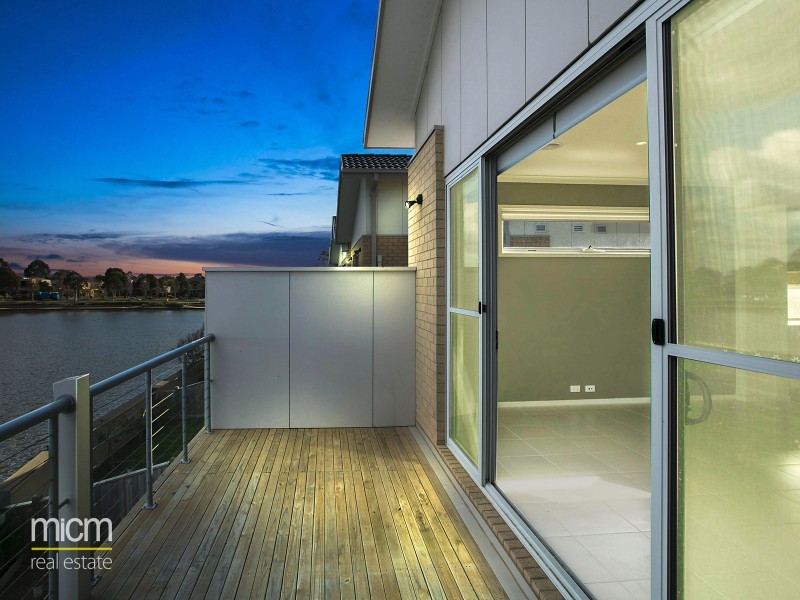 83 Broadbeach Circuit, Sanctuary Lakes VIC 3030