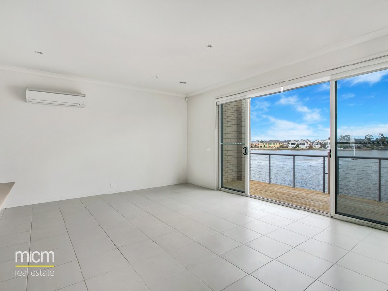 83 Broadbeach Circuit, Sanctuary Lakes VIC 3030