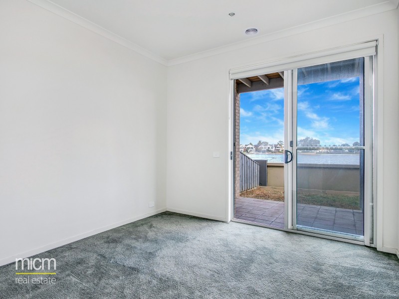 83 Broadbeach Circuit, Sanctuary Lakes VIC 3030