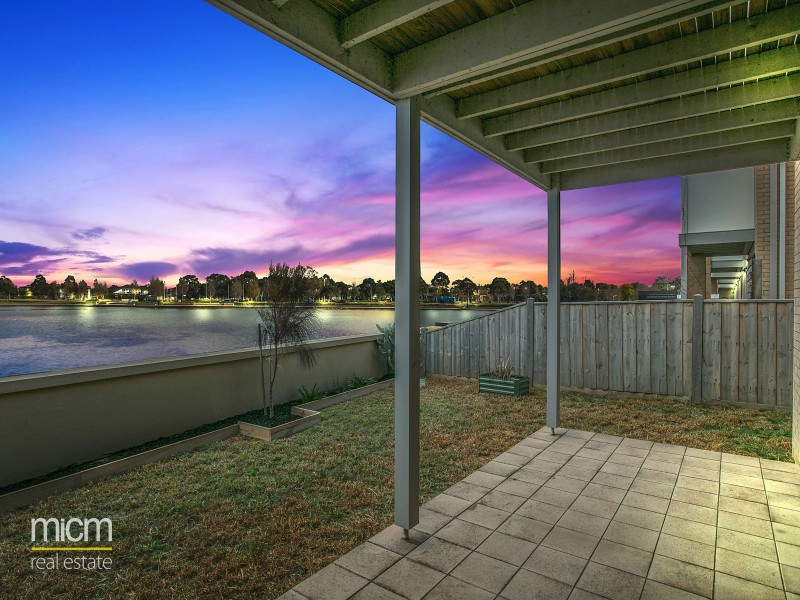 83 Broadbeach Circuit, Sanctuary Lakes VIC 3030