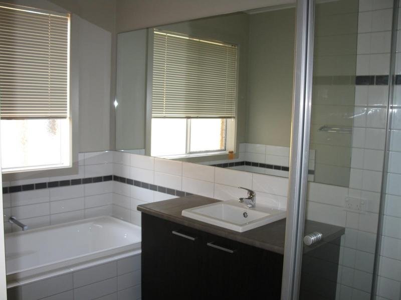 24 Lomandra Street, Point Cook VIC 3030