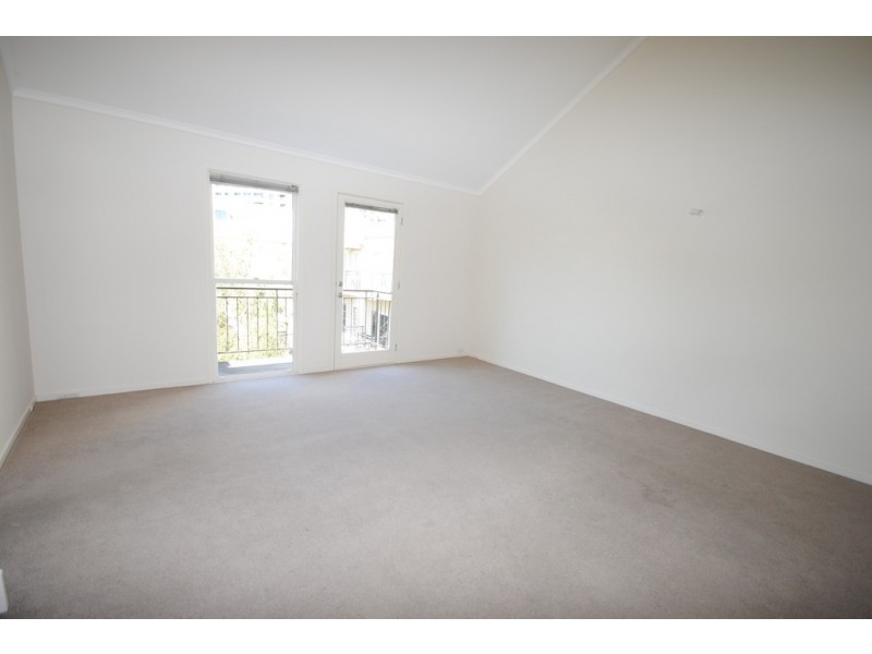 REF 23353/114 Dodds Street, Southbank VIC 3006