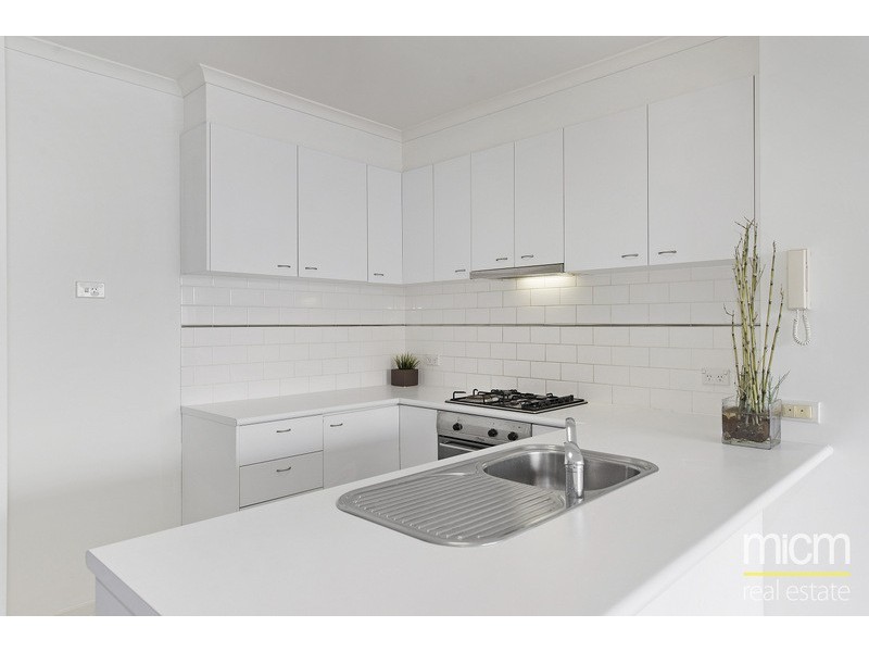 REF 23355/79 Whiteman Street, Southbank VIC 3006