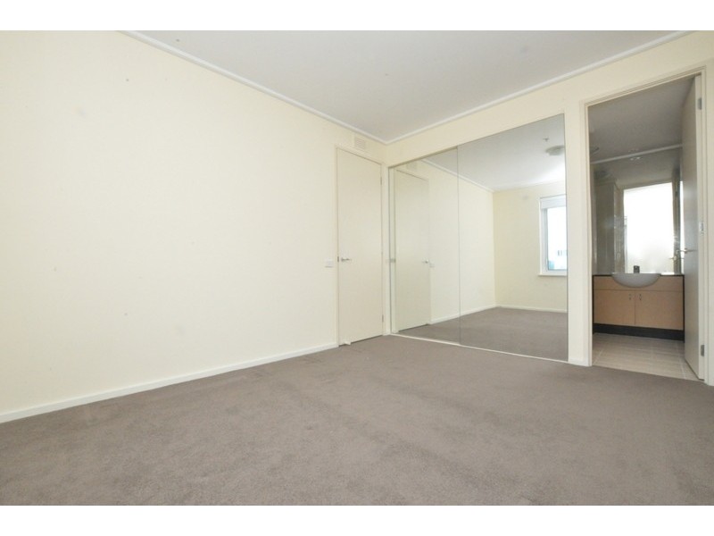 REF 23359/83 Whiteman Street, Southbank VIC 3006