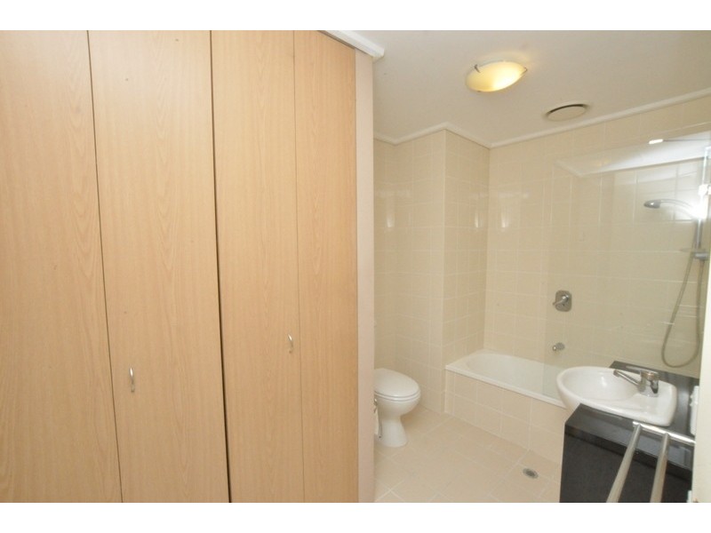 REF 23359/83 Whiteman Street, Southbank VIC 3006