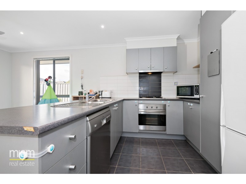 15 Foleys Road, Deer Park VIC 3023