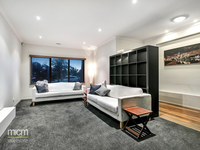 38 Tarcoola Crescent, Sanctuary Lakes VIC 3030