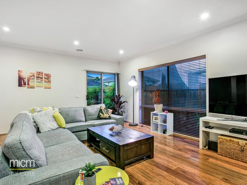 38 Tarcoola Crescent, Sanctuary Lakes VIC 3030