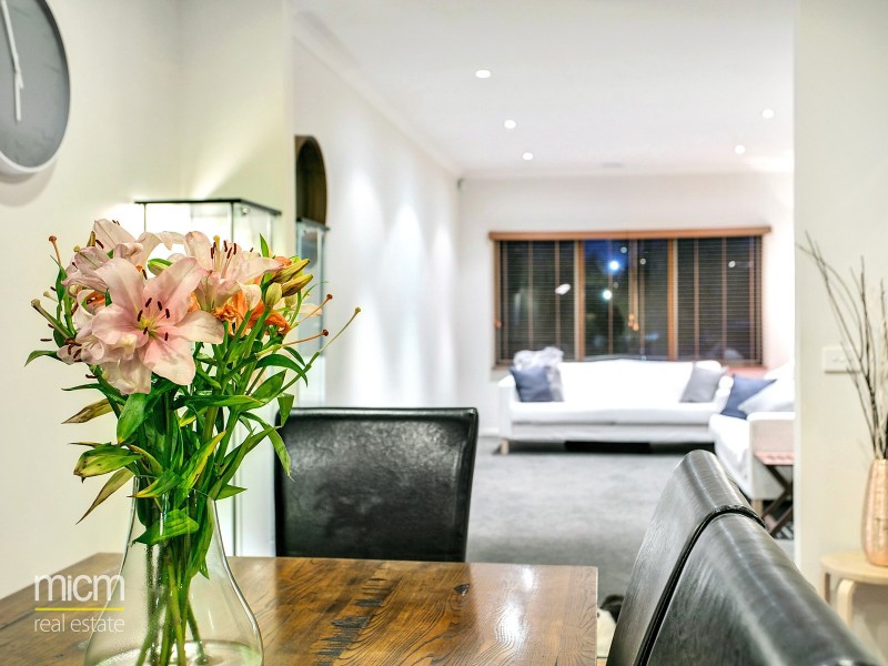 38 Tarcoola Crescent, Sanctuary Lakes VIC 3030
