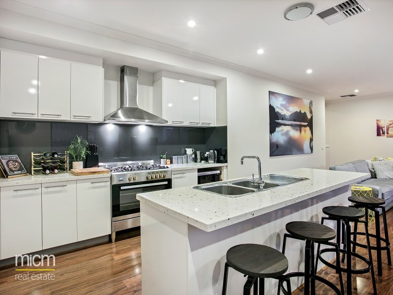 38 Tarcoola Crescent, Sanctuary Lakes VIC 3030