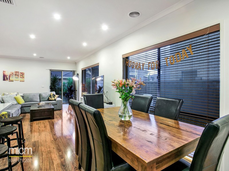 38 Tarcoola Crescent, Sanctuary Lakes VIC 3030