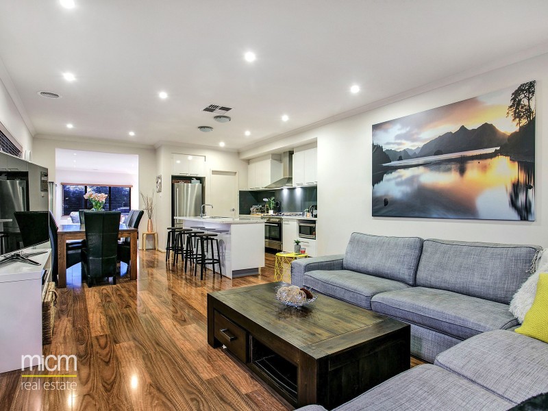 38 Tarcoola Crescent, Sanctuary Lakes VIC 3030