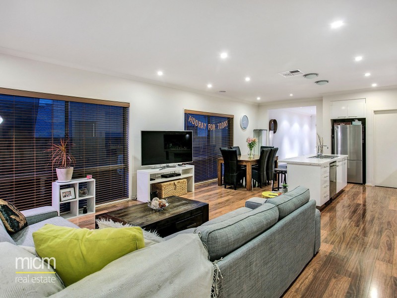 38 Tarcoola Crescent, Sanctuary Lakes VIC 3030