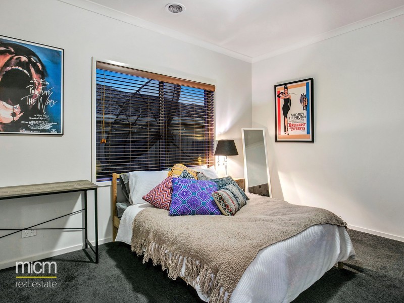 38 Tarcoola Crescent, Sanctuary Lakes VIC 3030