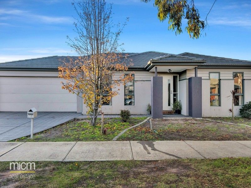 12 Ormesby Place, Deer Park VIC 3023