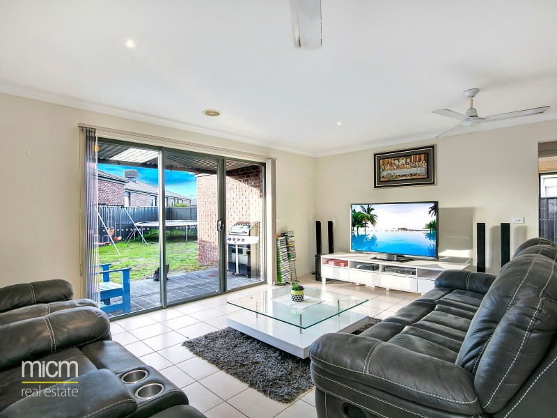 12 Ormesby Place, Deer Park VIC 3023