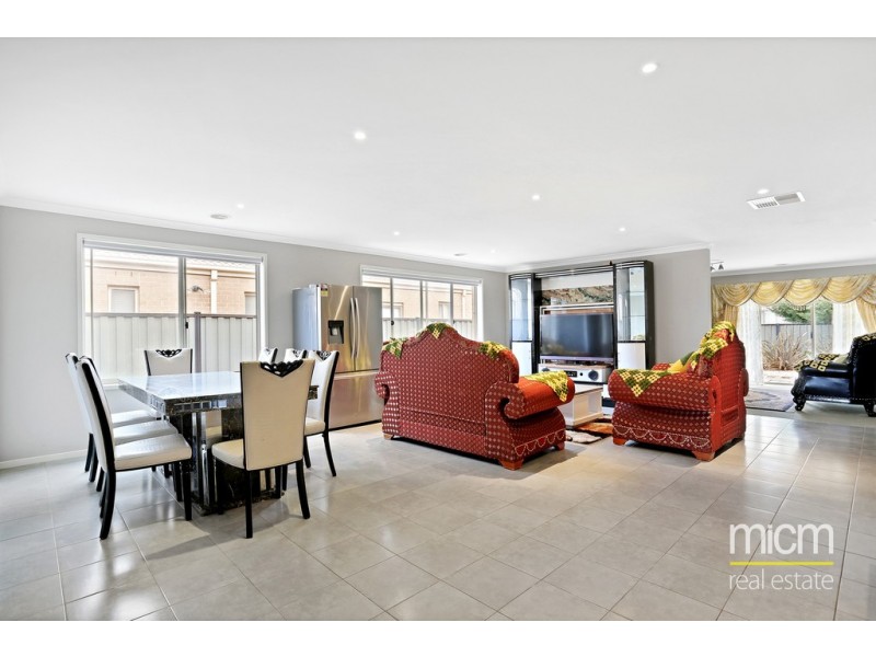 13 Hemlock Crescent, Point Cook VIC 3030