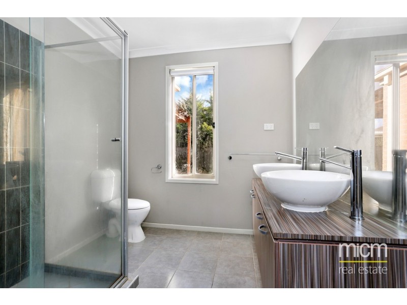 13 Hemlock Crescent, Point Cook VIC 3030