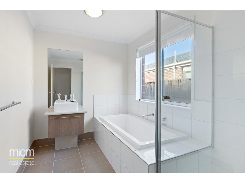 4 Trigg Way, Point Cook VIC 3030
