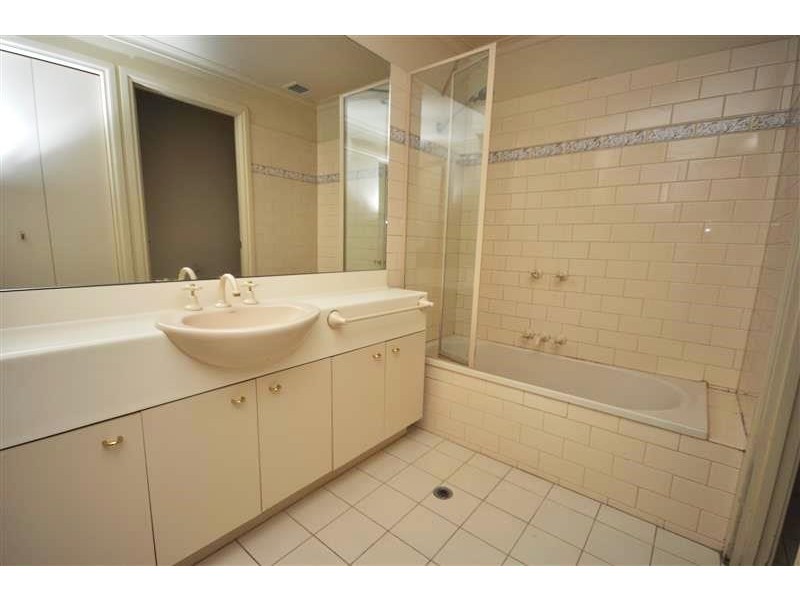 REF 23369/8 Wells Street, Southbank VIC 3006