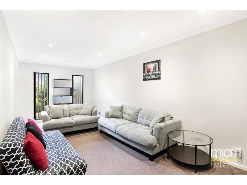 4 Eamon Walk, Williams Landing VIC 3027