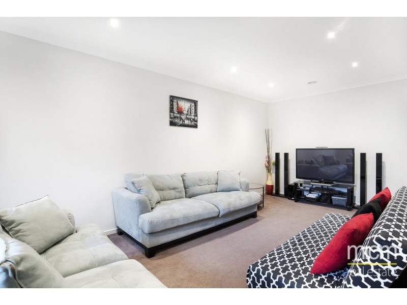 4 Eamon Walk, Williams Landing VIC 3027