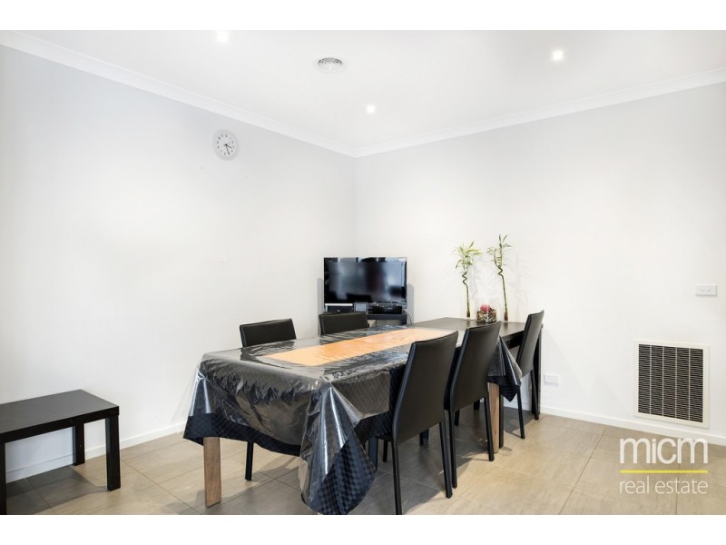 4 Eamon Walk, Williams Landing VIC 3027