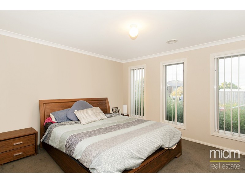 2 Saffron Place, Point Cook VIC 3030