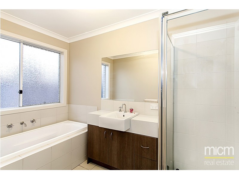 2 Saffron Place, Point Cook VIC 3030
