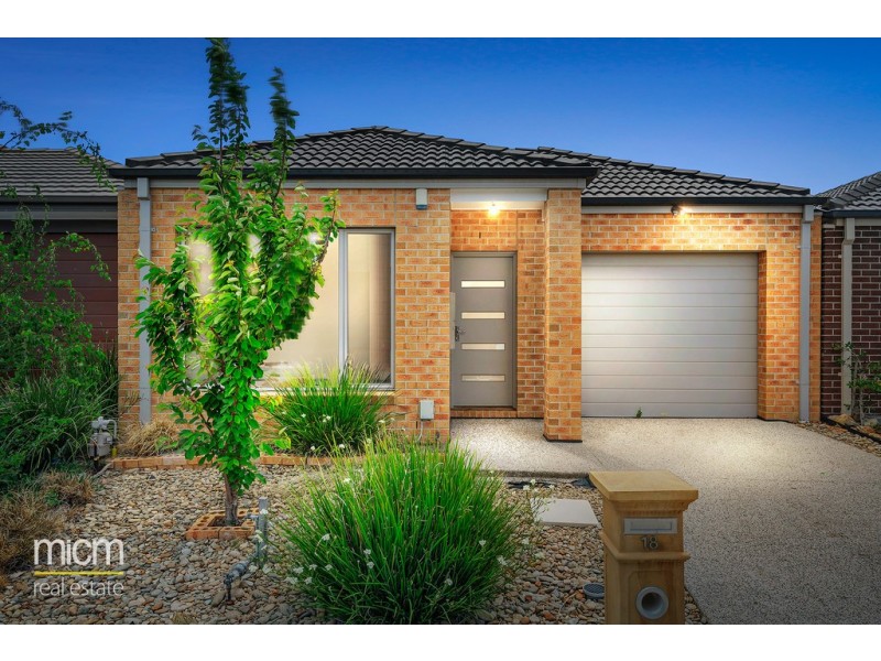 18 Treeleaf Avenue, Point Cook VIC 3030
