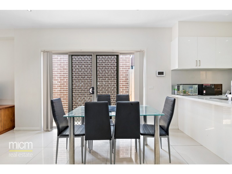 18 Treeleaf Avenue, Point Cook VIC 3030