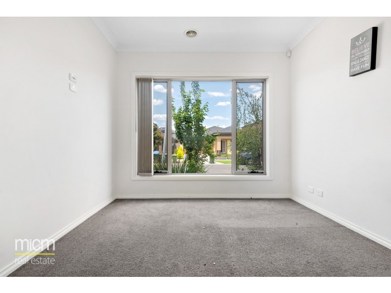 18 Treeleaf Avenue, Point Cook VIC 3030