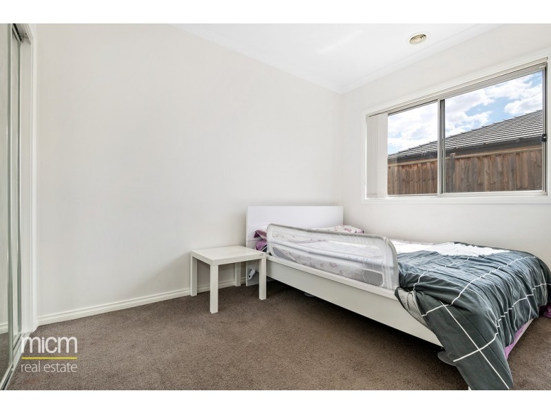 18 Treeleaf Avenue, Point Cook VIC 3030