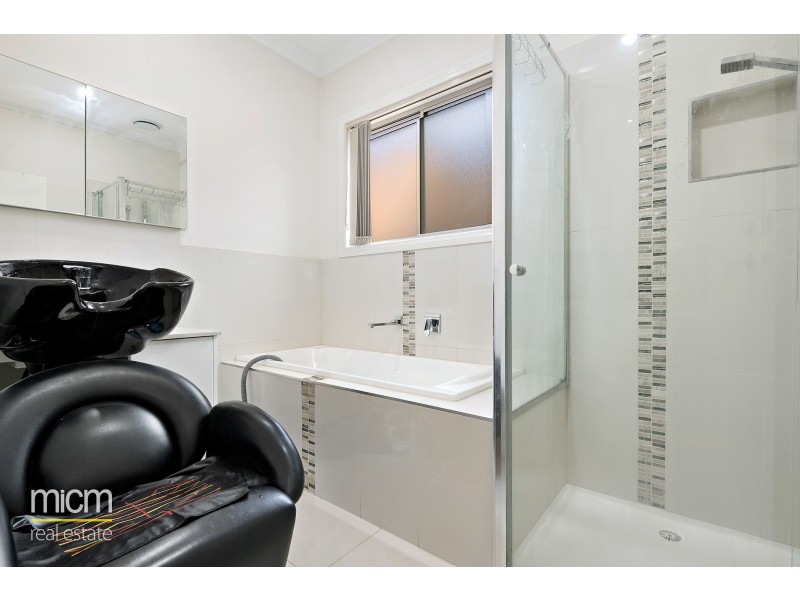 18 Treeleaf Avenue, Point Cook VIC 3030