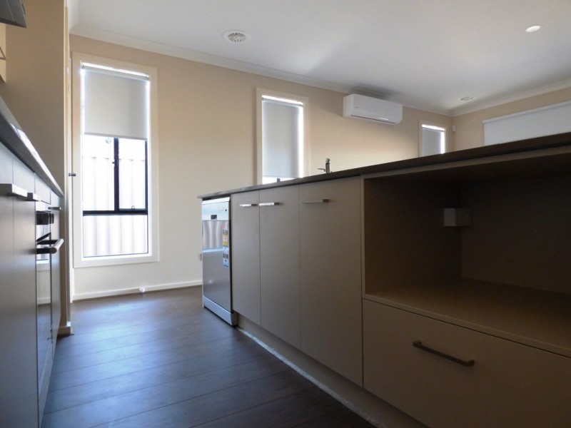 14 Comet Avenue, Truganina VIC 3029