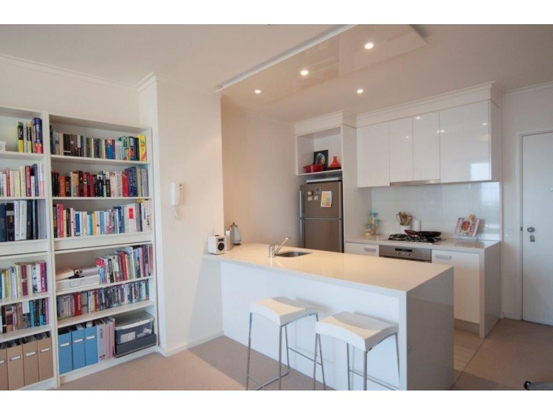 REF 23373/63 Whiteman Street, Southbank VIC 3006