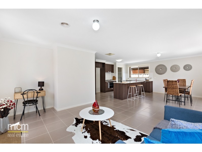 4 Viaduct Parade, Truganina VIC 3029