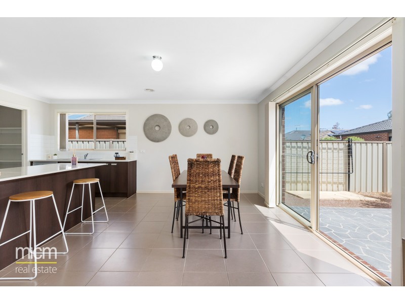 4 Viaduct Parade, Truganina VIC 3029